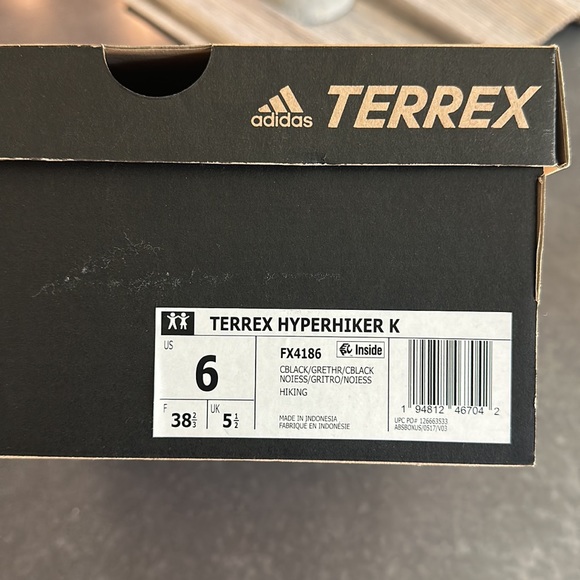 Boys Adidas Terrex Hiking Boots - Picture 8 of 8